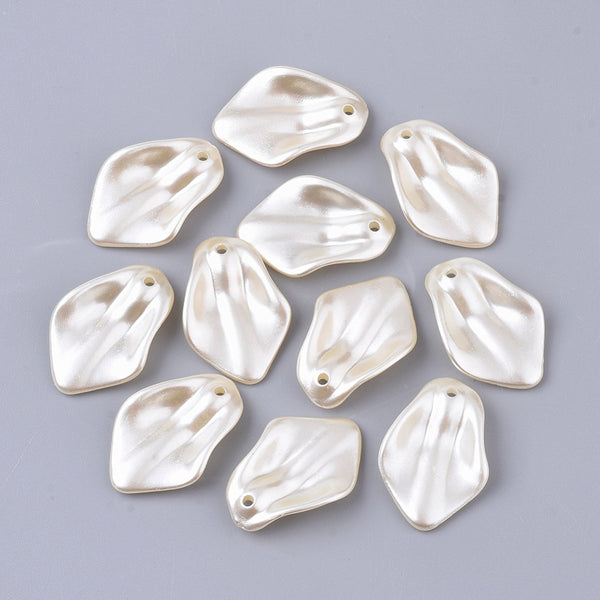 Creamy pearl leaf pendants